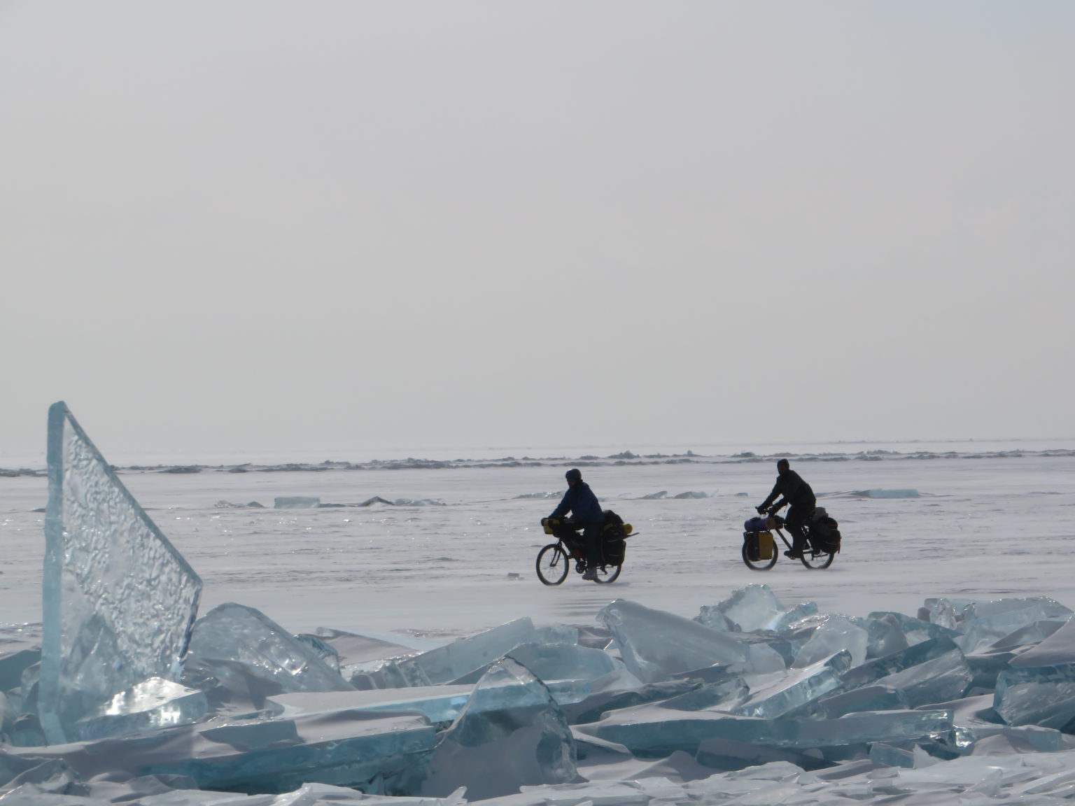 Ледовый время. Ледяные Торосы Охотского моря. Лед 2021. Когда замерзает Байкал 2021. Ледяно́й» поход.